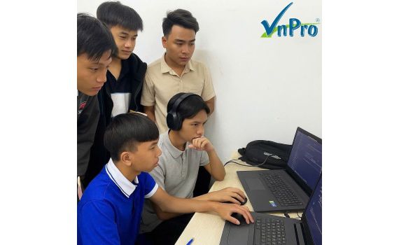 PHÒNG KỸ THUẬT VNPRO: DẤU ẤN ĐỘT PHÁ 2024-2025 VÀ TẦM NHÌN DẪN ĐẦU KỶ NGUYÊN AI